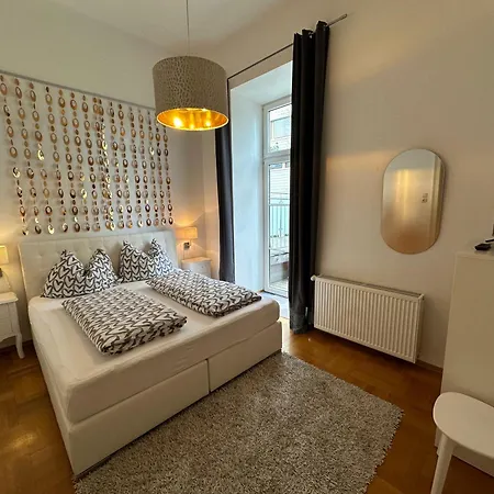 Kristall Doppelzimmer Direkt Im Zentrum, Balkon Apartment
