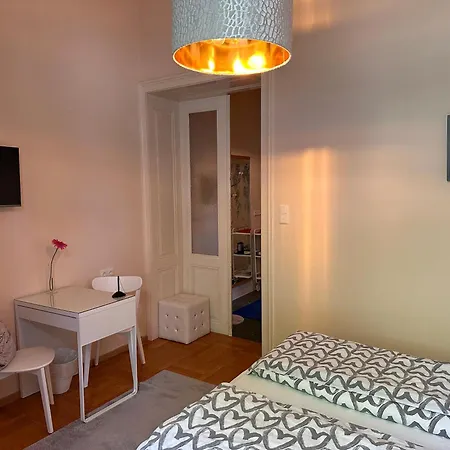 Kristall, Doppelzimmer Im Zentrum, Balkon, Naehe Bahnhof Und Therme *