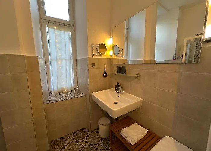 Kristall, Doppelzimmer Im Zentrum, Balkon, Naehe Bahnhof Und Therme *