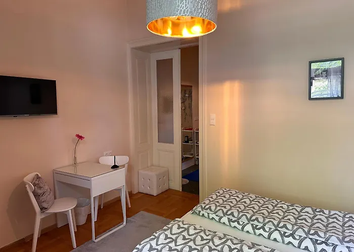 Kristall, Doppelzimmer Im Zentrum, Balkon, Naehe Bahnhof Und Therme *