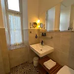 Kristall, Doppelzimmer Im Zentrum, Balkon, Naehe Bahnhof Und Therme *