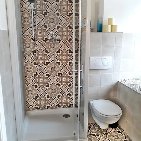 アパート Kristall Doppelzimmer Direkt Im Zentrum, Balkon *