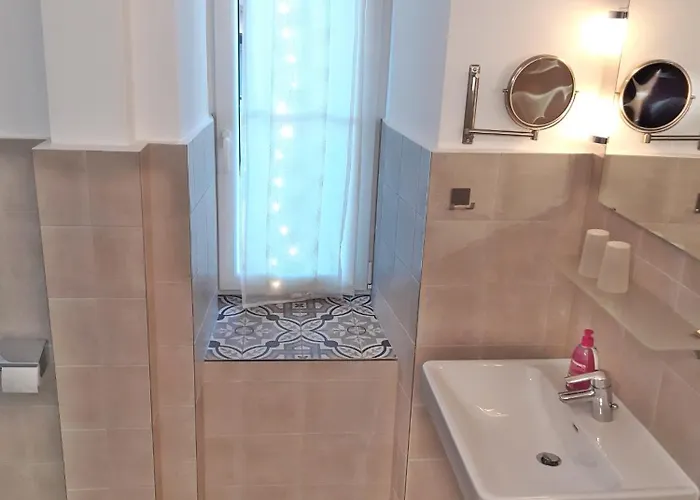 Kristall Doppelzimmer Direkt Im Zentrum, Balkon Apartment